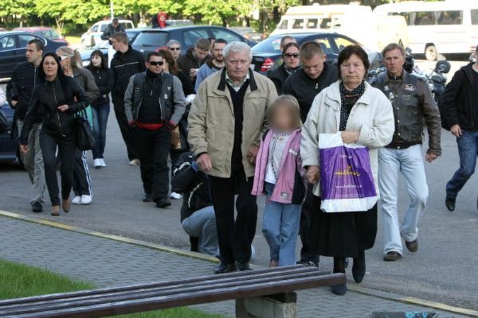 Mergaitę grąžinti reikalavusiems parlamentarams – D.Kedžio mamos iššūkis