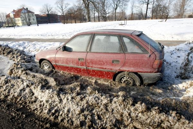 Uostamiestyje kovojama su apledėjimu