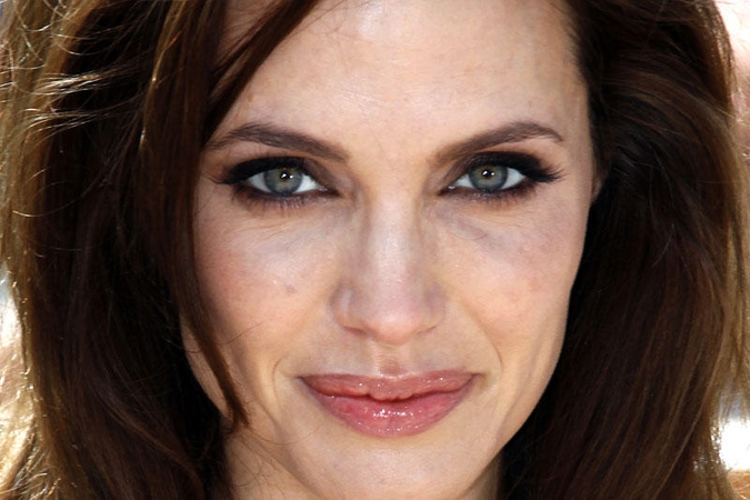 Angelina Jolie padovanojo Bradui Pittui krioklį