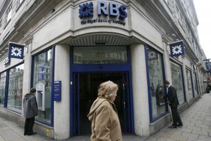 Akcijų rinkas smukdo bankų nuostoliai