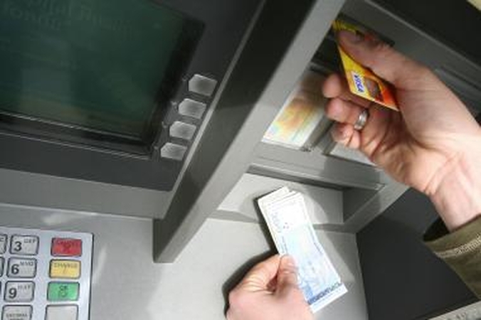 Žada stiprinti bankomatų saugumą