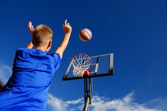 NCAA pirmenybėse pergalę lėmė neįtikėtinas metimas