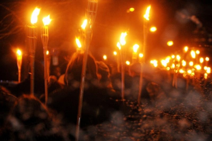 Kraštutiniai patriotai Sausio 13-ąją paminėjo eisena su deglais