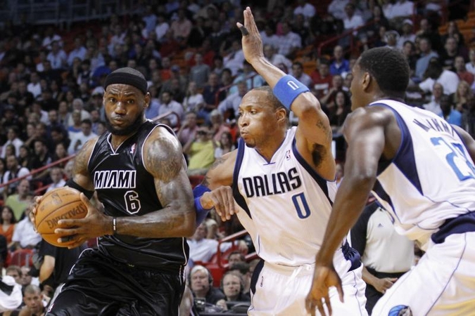 NBA čempionate „Heat“ įveikė praeitų metų finalo varžovus „Mavericks“
