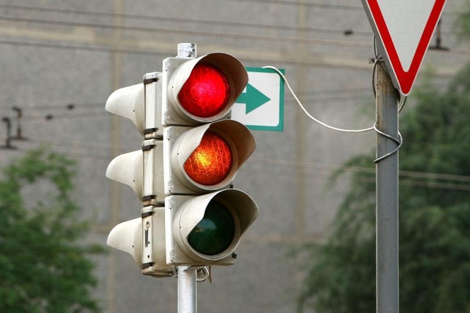 Artojų ir Liepų gatvės sankryžoje neveikė šviesoforas