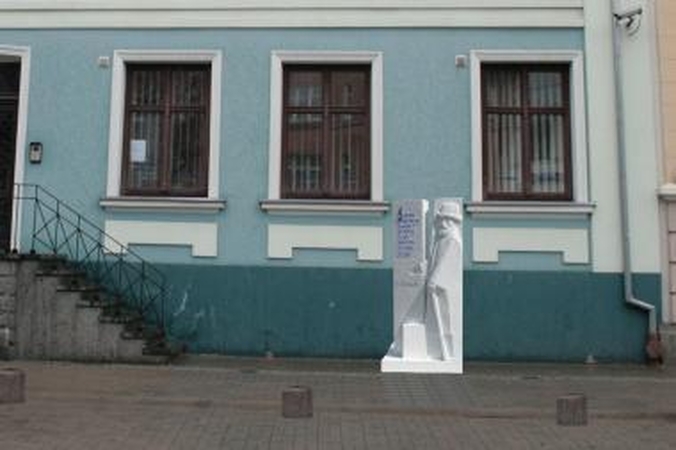 J.Zauerveiną norima įkurdinti ant judraus šaligatvio