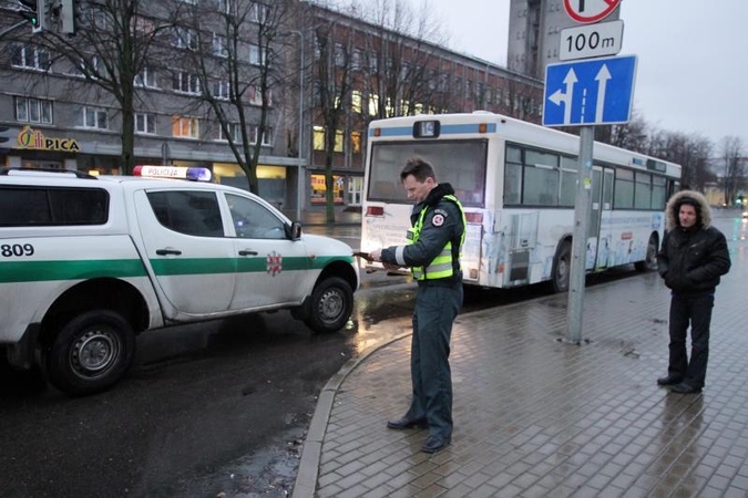 Klaipėdos centre staigiai stabdant autobusą, nukentėjo keleiviai  