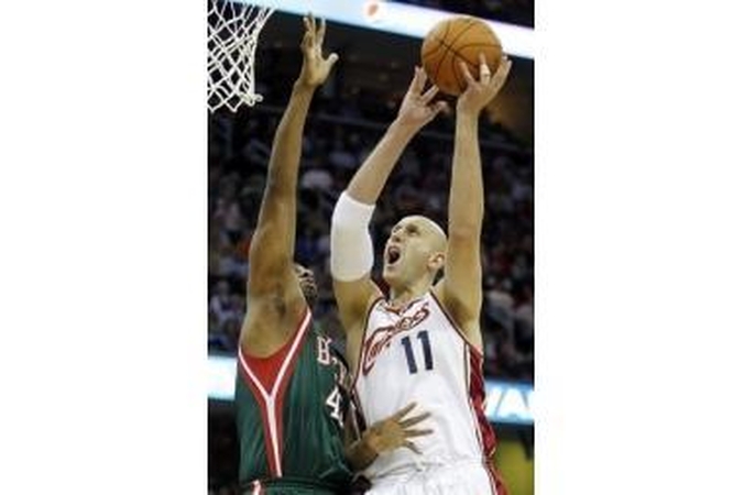 NBA lyderis su Ž.Ilgausku įveikė „Bucks“ krepšininkus