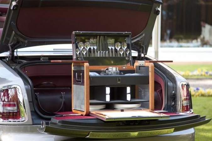 „Rolls-Royce“: šakučių ir taurių prabangai lygių nėra