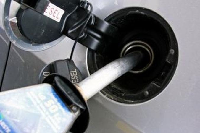 Dyzelinas atpigo, suskystintų dujų kainą pakėlė didmenininkai