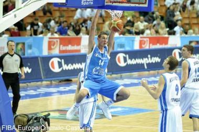 Tarp krepšinio talentų ryškiausiai spindėjo J.Valančiūnas 