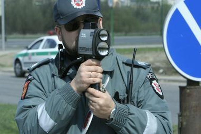Policijoje greičio matuokliai ir alkotesteriai - tik su atmintimi