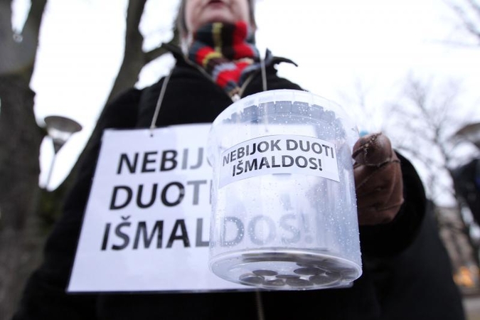 Piketuotojai: neduoti išmaldos - nehumaniška 