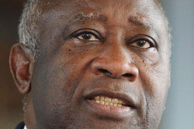Gbagbo suėmimas yra "stiprus signalas" diktatoriams, pareiškė JAV valstybės sekretorė Clinton