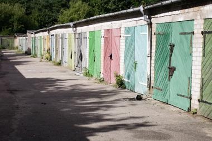 Populiariausios degalinės – garažuose