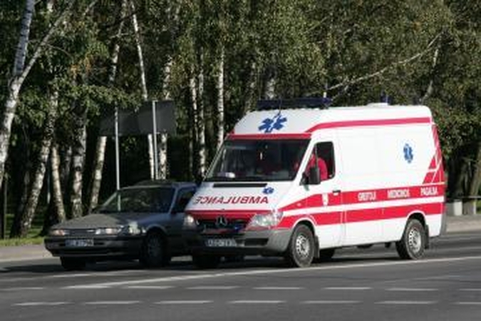 Girtaujančių moksleivių mažėja