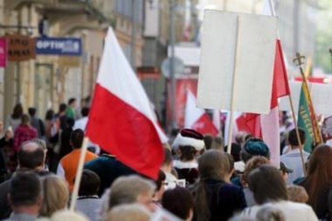 Lenkai ragina kitas tautines mažumas ginti neva pažeidžiamas savo teises