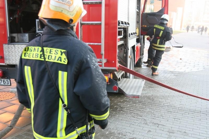 Girtas Vilniaus ugniagesys įsivėlė į muštynes ir apiplėšimą