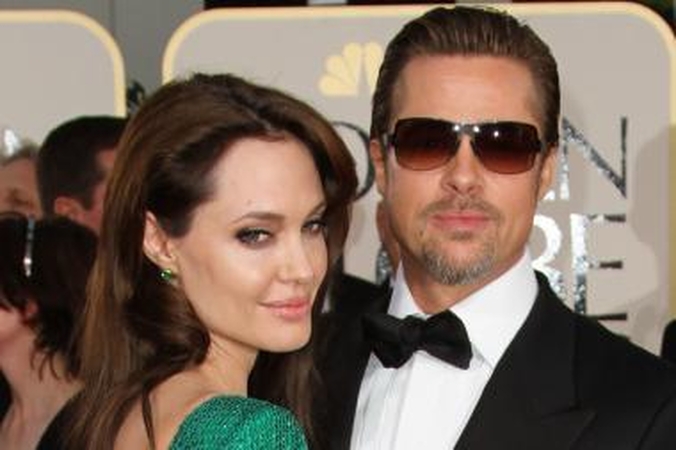 A.Jolie B.Pittui padovanojo unikalaus dizaino deimantinį pakabuką