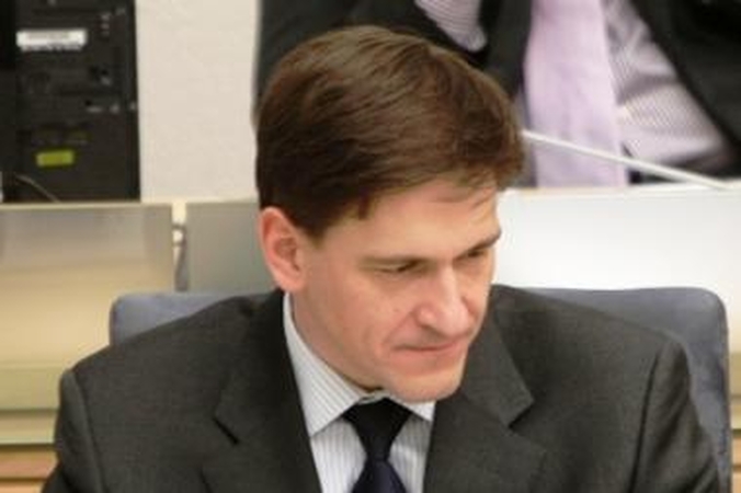 Ministras ragina atnaujinti mobiliojo ryšio paslaugų pirkimo sutartis