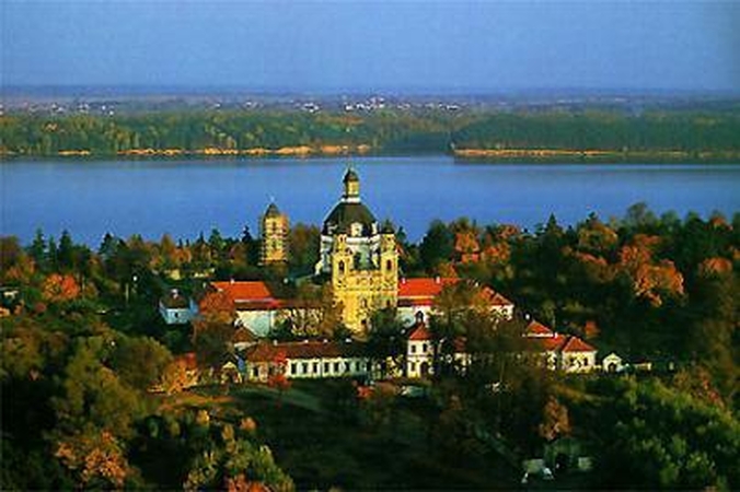 Kauno moksleiviai tapo Pažaislio vienuolyną