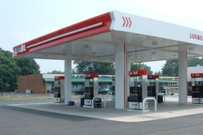 „Lukoil Baltija" prekiaus tik besieriu dyzelinu