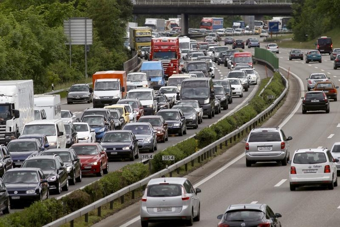 Įregistruotų ir eksploatuojamų lengvųjų automobilių parkas didėja