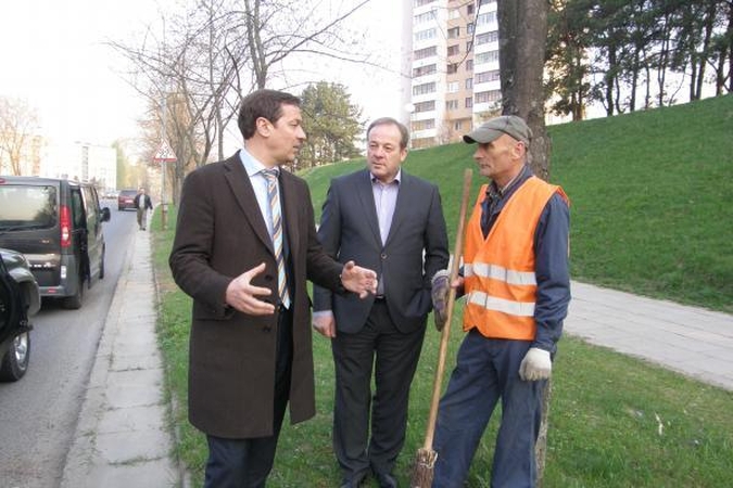 A.Zuokas kiemsargiams žada beveik 1,6 tūkst. algą