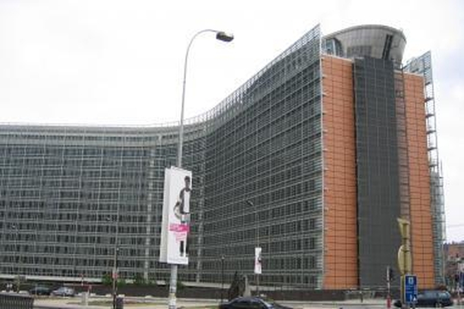 EK siūlo Baltijos šalyse statyti vieną suskystintų gamtinių dujų terminalą