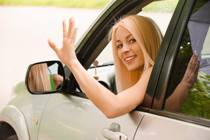 Moterims – specialios vietos, kuriose automobilį pastatyti lengviau