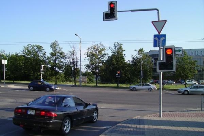 Naujos šviesoforų įrengimo taisyklės – saugesniam eismui