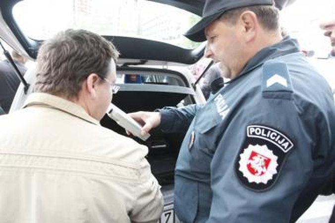 Policininkai abejoja naudojamų alkoholio matuoklių tikslumu 