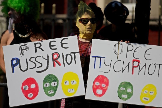 Rusijoje žudikas reikalauja paleisti „Pussy Riot“ nares