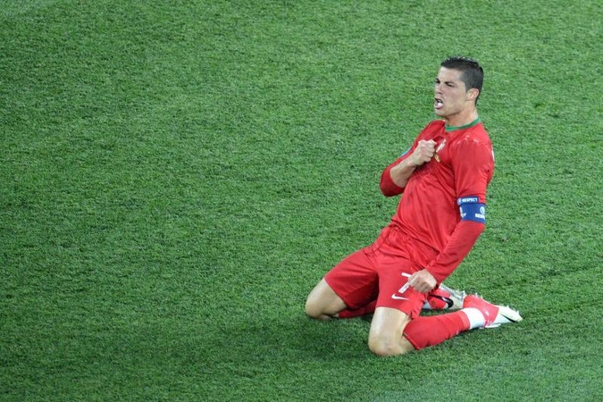 C.Ronaldo gavo apdovanojimą iš lietuvio rankų