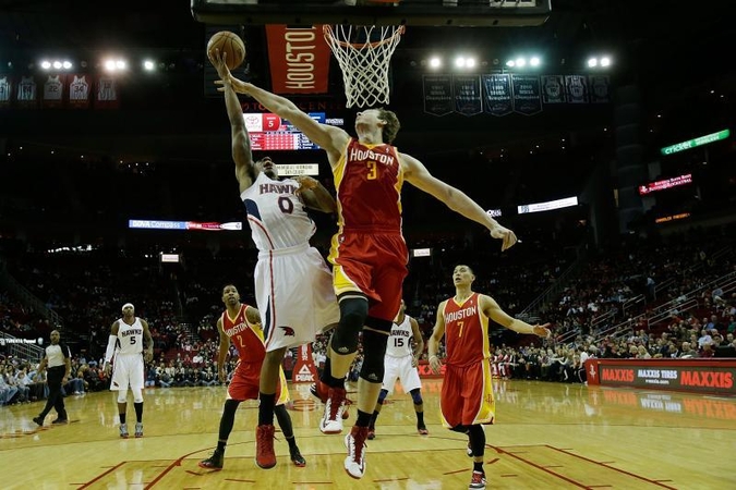 D. Motiejūnas per 2 min. pelnė 3 taškus, „Rockets“ sutaršė „Hawks“