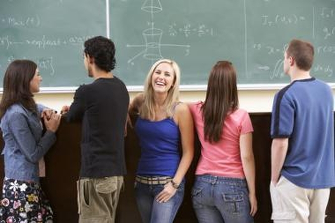 Atrinkti bankai, teiksiantys valstybės remiamas paskolas studentams