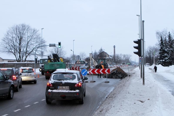 Liepų gatvėje - vandentiekio avarija, apribotas eismas (papildyta)