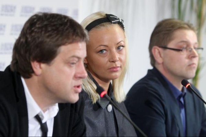 Seriale save vaidinsianti dainininkė Mia žada atskleisti, kas nori ją nužudyti