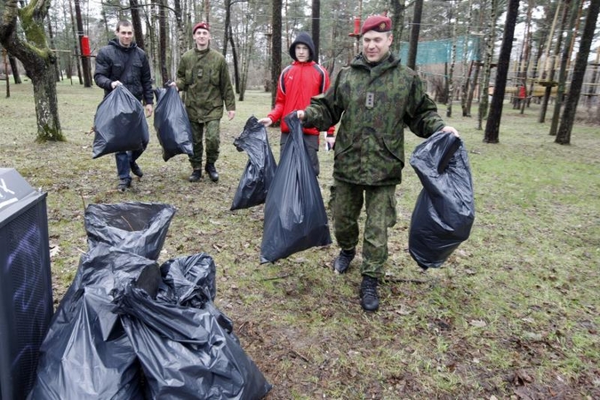 Klaipėdos Jūros parką švarino talkininkai