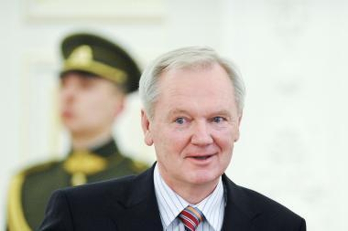 Be darbo likęs diplomatas prašo signataro rentos