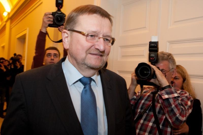 Ministras: nelietuviškų pavardžių klausimas teisiškai sudėtingas