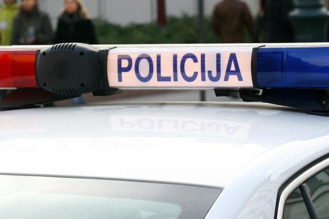 Benamiai pavogė daugiabučio laiptinėje laikytus dviračius