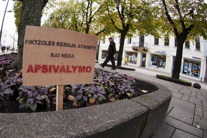Laisvės alėjoje atsiradę užrašai užminė mįslę