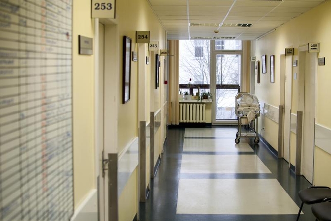 Dėl gripo Kauno ligoninės pradėjo riboti ligonių lankymą