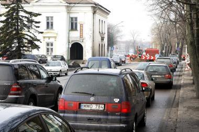 Dėl trūkusio vamzdžio – spūstys
