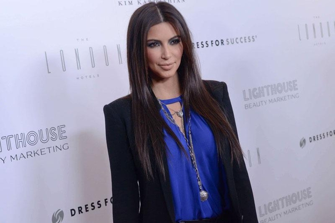 Viešame renginyje Kim Kardashian apipilta kepimo milteliais