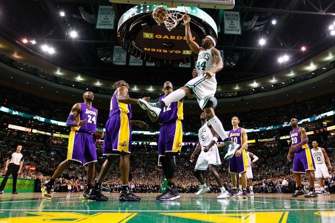 NBA: konfliktuojančios Los Andželo žvaigždės krito Bostone