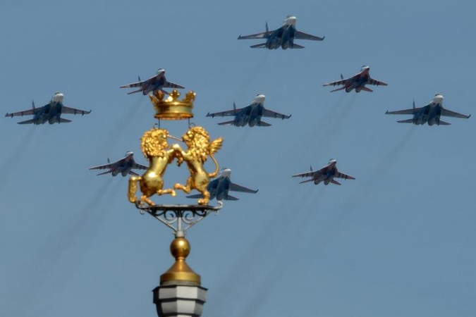 Rusija minėdama Pergalės dieną demonstruoja karinę galią