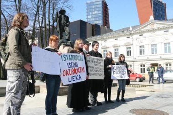Klaipėdiečiai piketavo prieš eitynes, skirtas Pergalės dienai