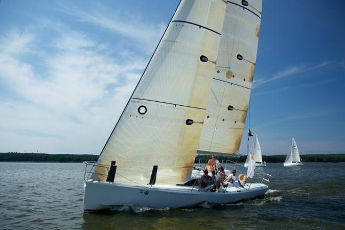 „Kuršių marių“ regata: varginančio etapo finišas – kone po paros
